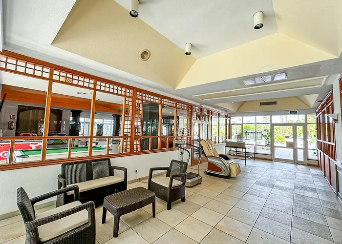 In Beachfront Complex In El Duque Area, Διαμέρισμα