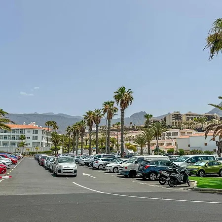In Beachfront Complex In El Duque Area, アパート アデヘ