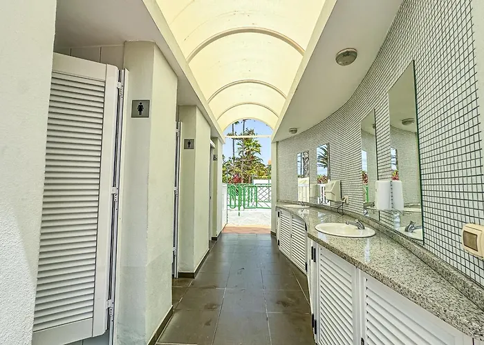 In Beachfront Complex In El Duque Area, Lejlighed