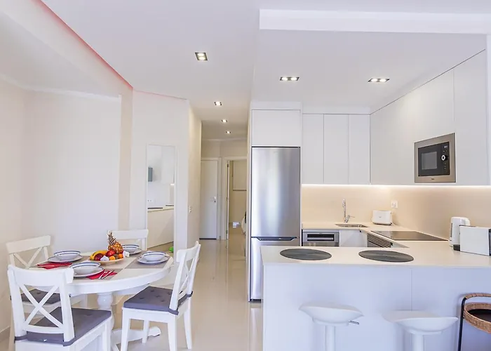 In Beachfront Complex In El Duque Area, Lejlighed