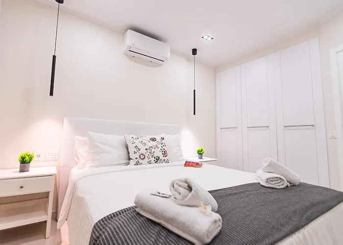 Lejlighed In Beachfront Complex In El Duque Area,